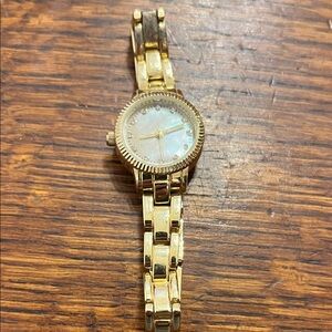Elegant Gold Women's Watch